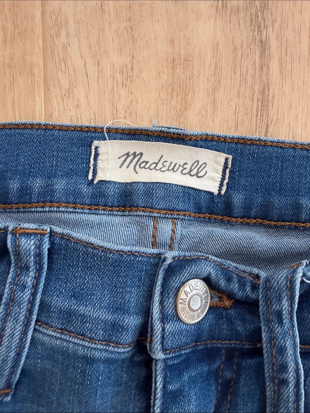 Madewell Cali- Demi-boot Women's medium wash Blue Jeans - raw edge hem - Picture 4 of 5